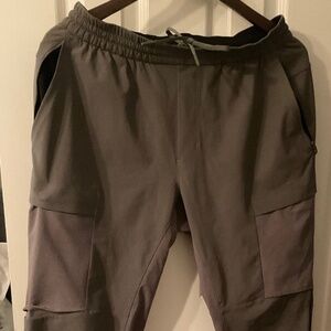 Men’s Engineered Elements Cargo Pant 28" Colour Grey Sage Medium Lululemon